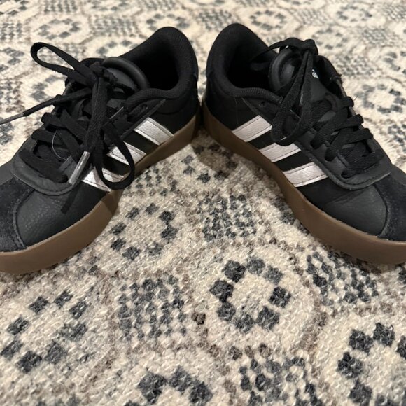 Adidas Kids VI Court Shoe - Picture 2 of 8